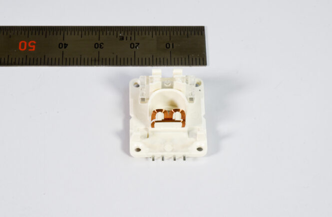 Φ0.07空芯コイル4ケを一体成形